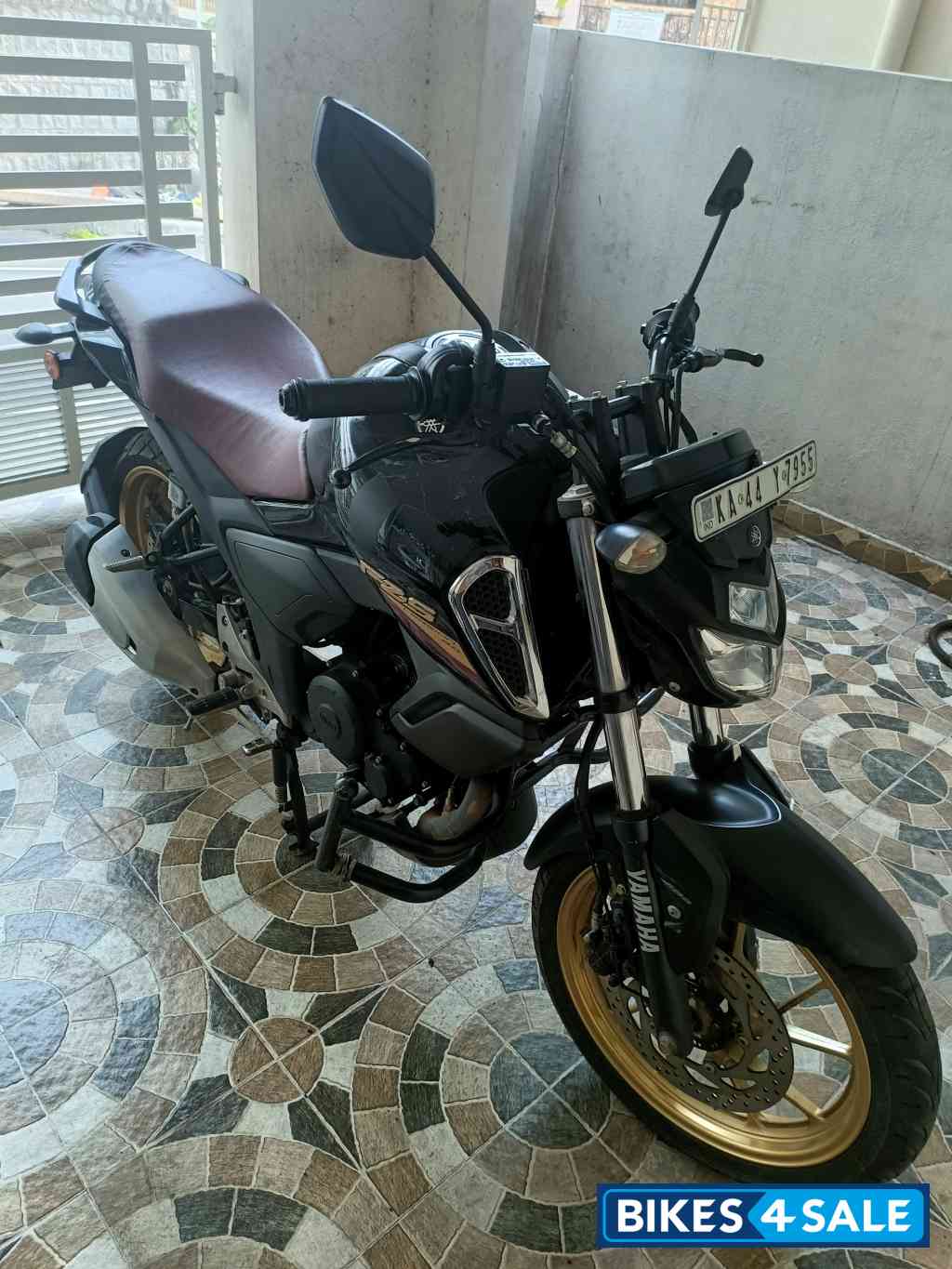 Black Yamaha FZ FI V3 BS6