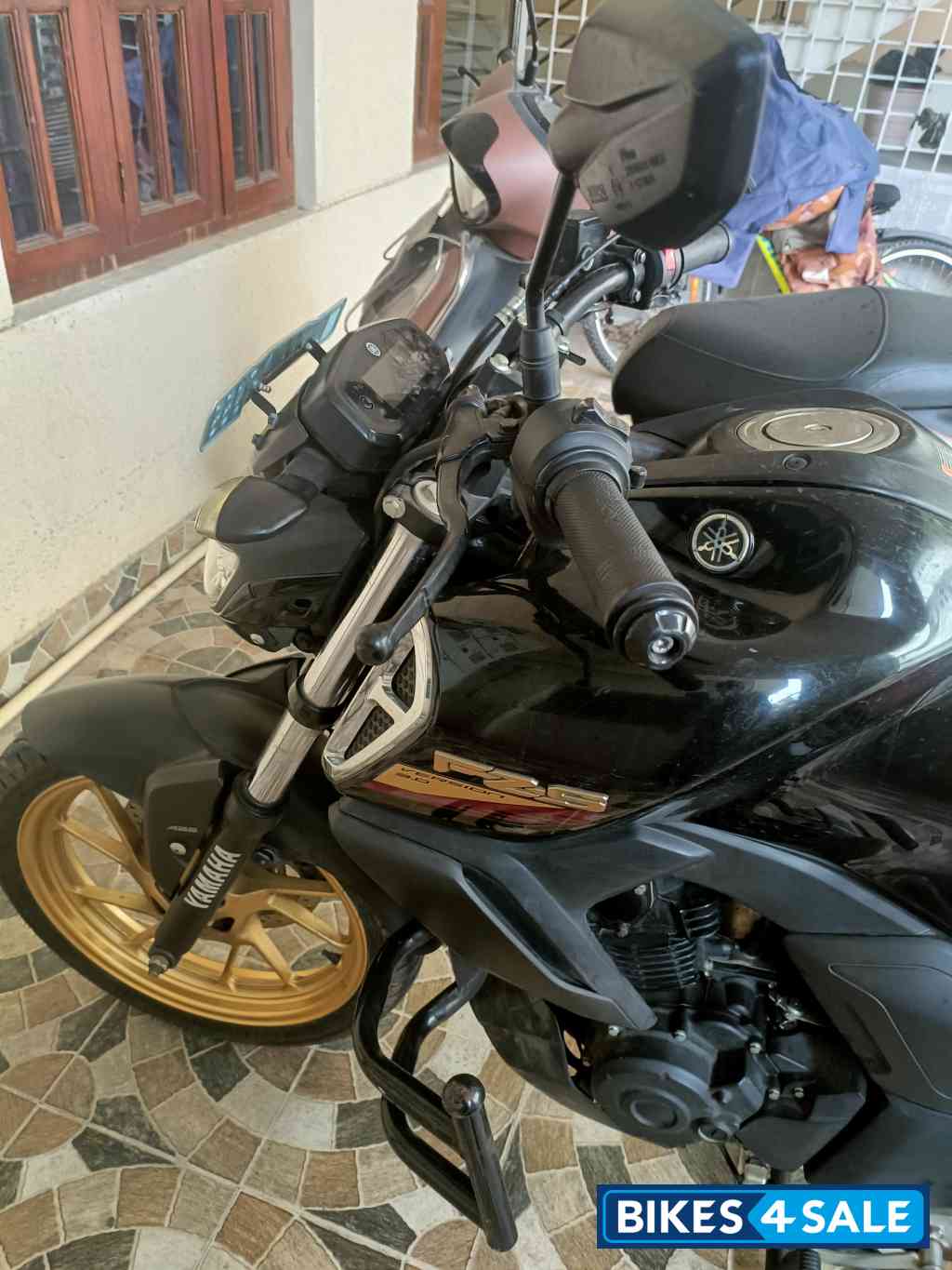 Black Yamaha FZ FI V3 BS6