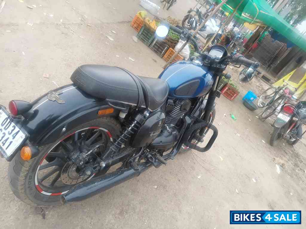 Yezdi Roadster Dual Tone