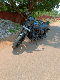 Yezdi Roadster Dual Tone