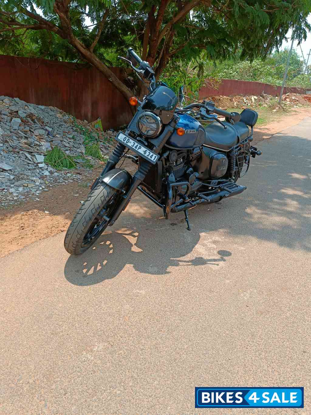 Yezdi Roadster Dual Tone