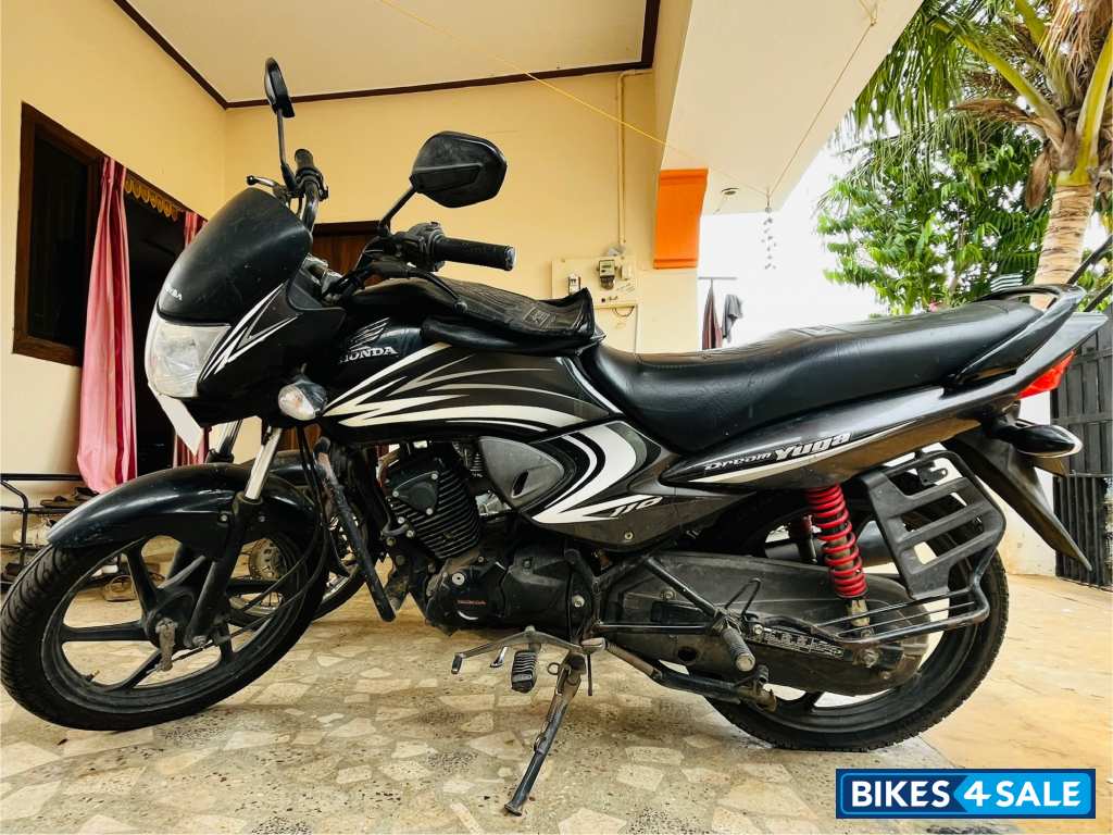 Black Honda Dream Yuga