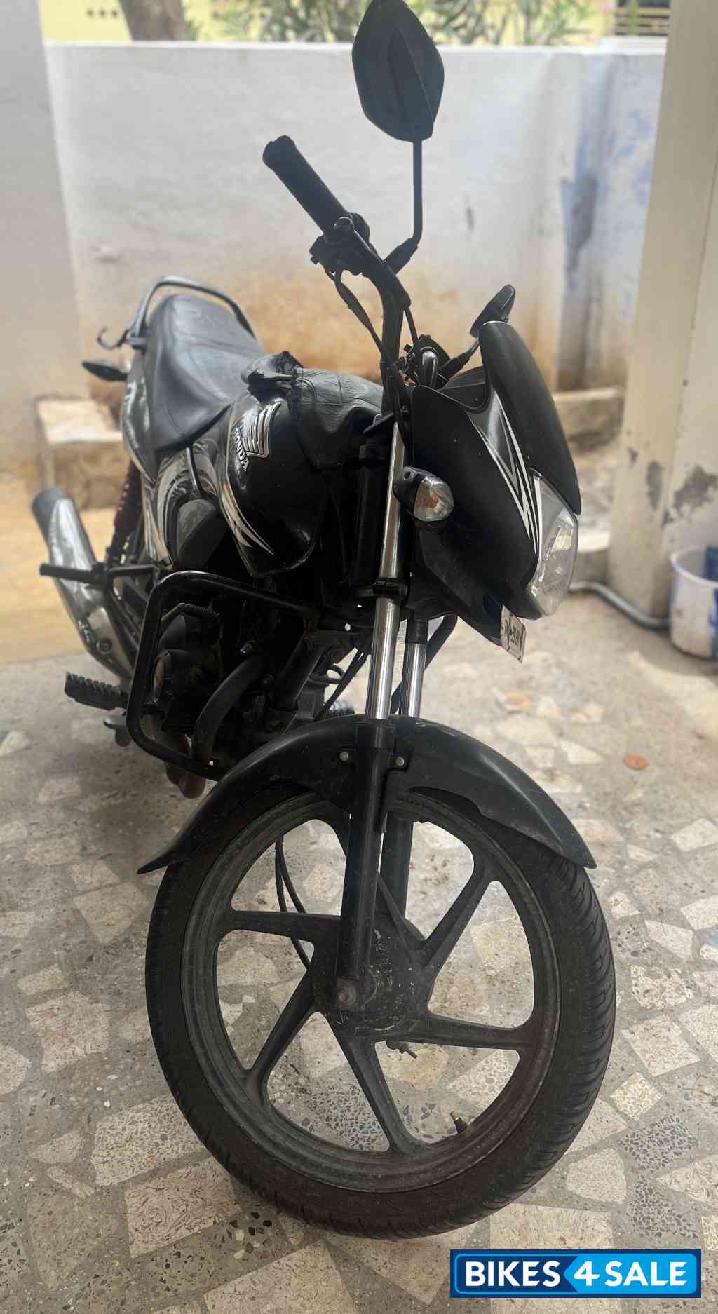 Black Honda Dream Yuga