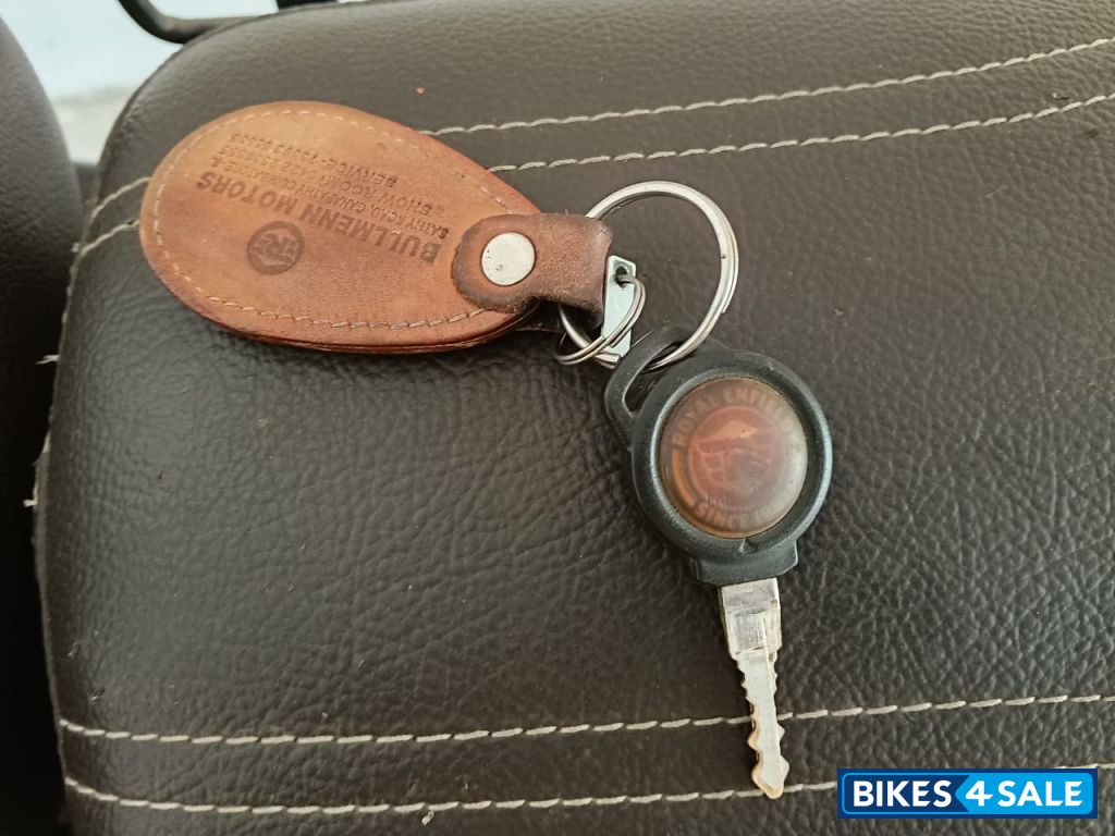 Silver Royal Enfield Classic 350 BS VI Silver Royal Enfield Classic 350 BS VI