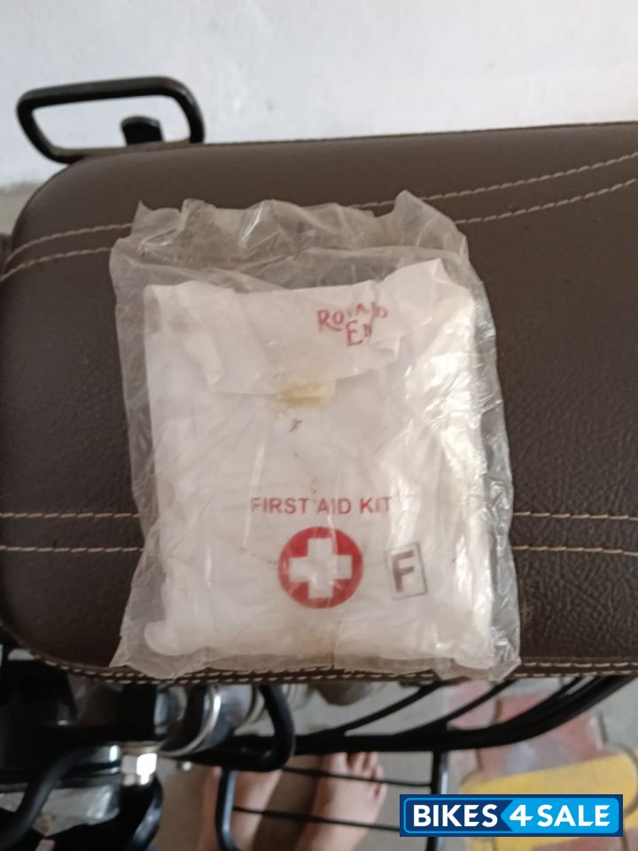 Silver Royal Enfield Classic 350 BS VI Silver Royal Enfield Classic 350 BS VI