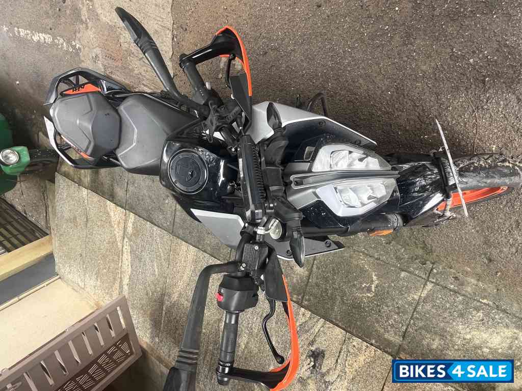 Black KTM Duke 390