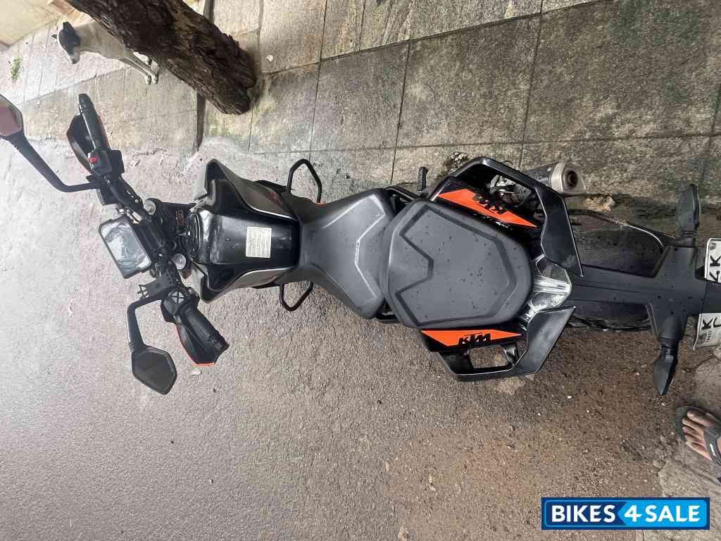 Black KTM Duke 390