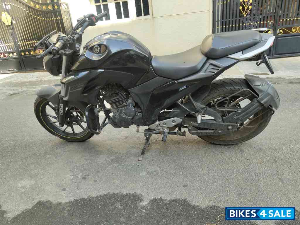 Yamaha FZ25