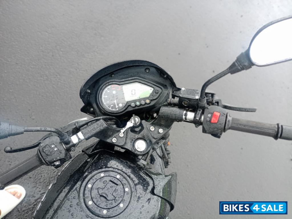 Bajaj Pulsar 125 Neon Disc Single Seat