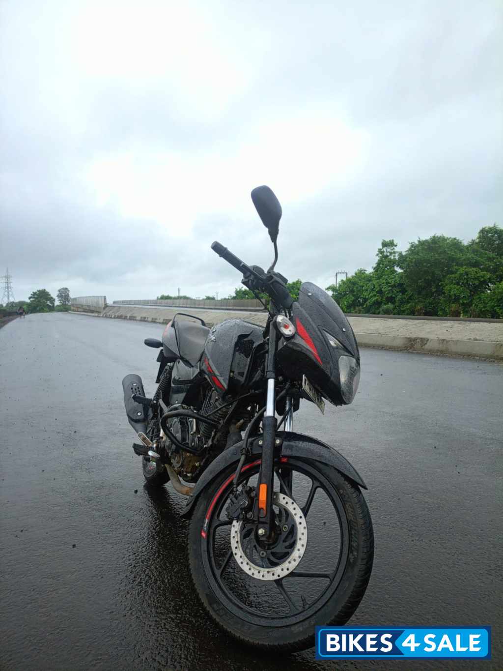 Bajaj Pulsar 125 Neon Disc Single Seat