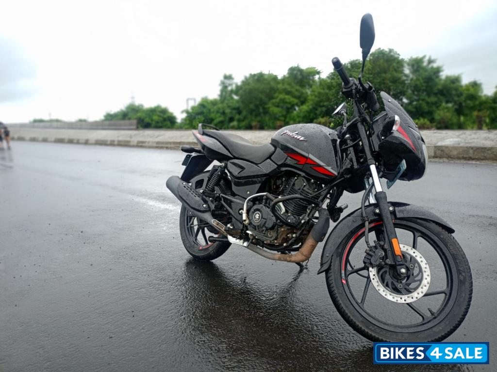 Bajaj Pulsar 125 Neon Disc Single Seat