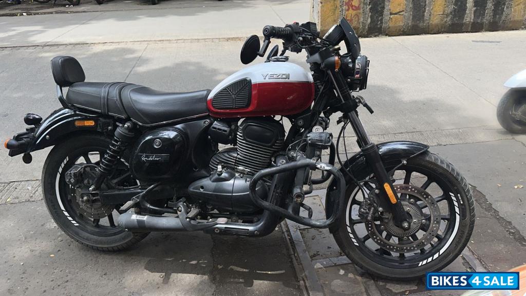 Yezdi Roadster Dual Tone