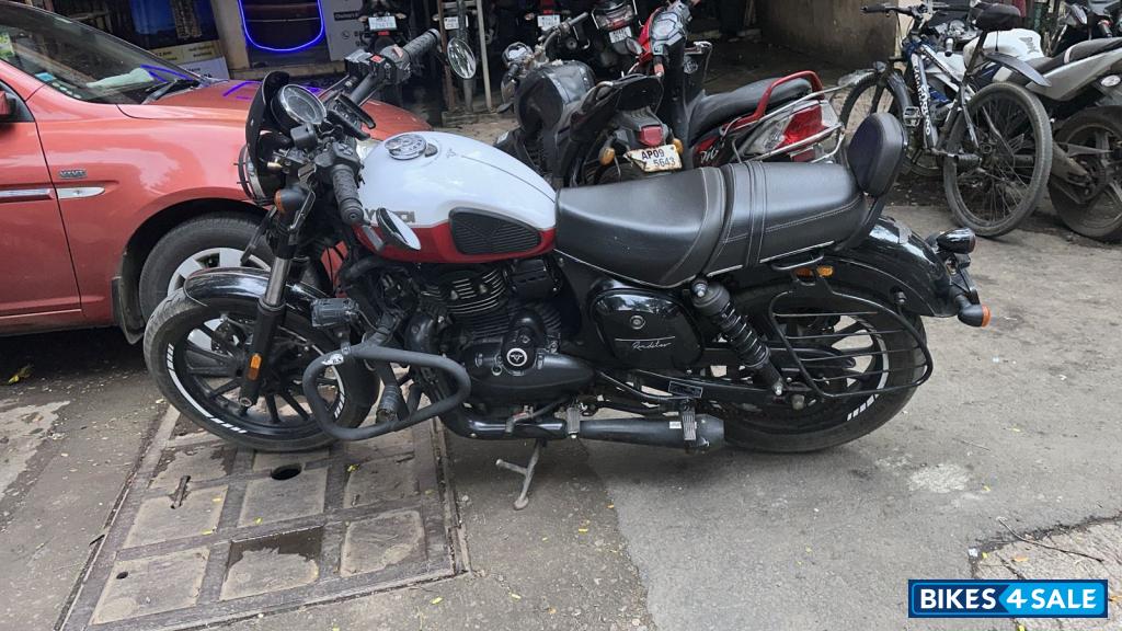 Yezdi Roadster Dual Tone