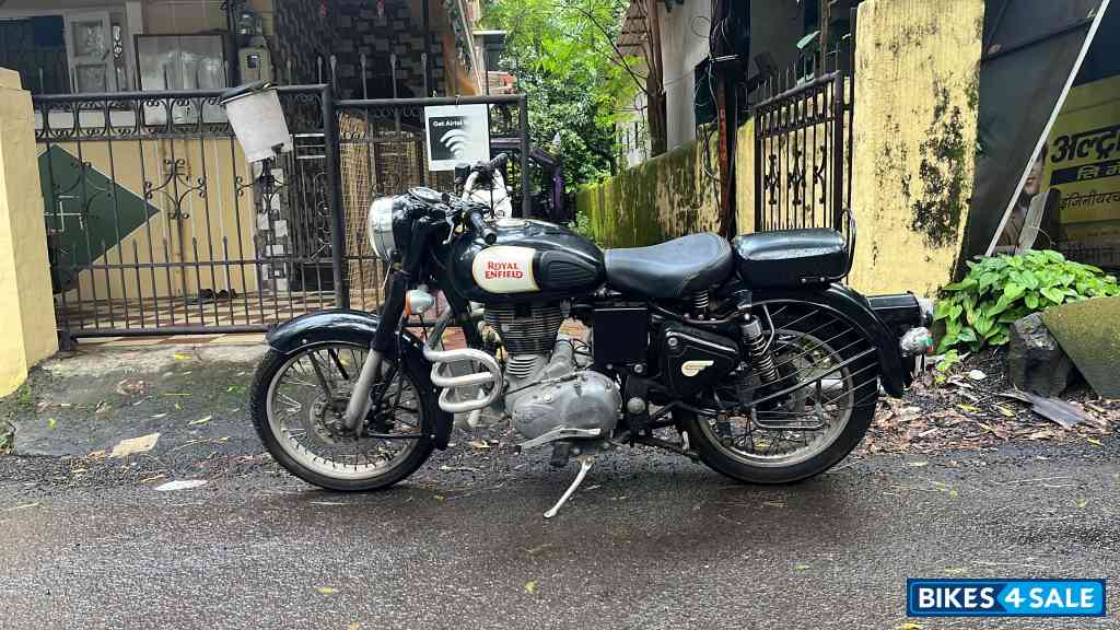 Black Royal Enfield Classic 350