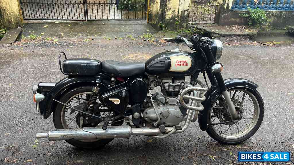 Black Royal Enfield Classic 350