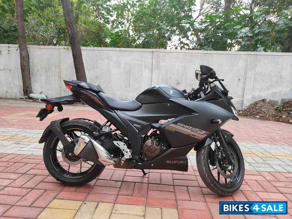 Matt Black Suzuki Gixxer SF 250 BS6