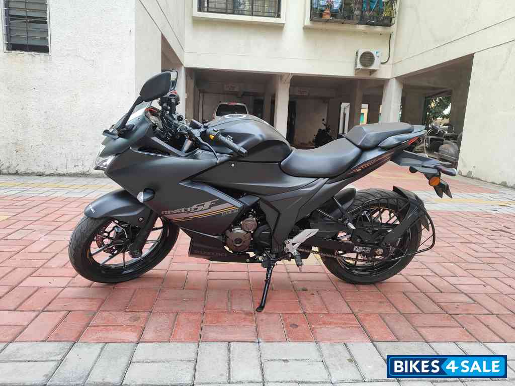 Matt Black Suzuki Gixxer SF 250 BS6