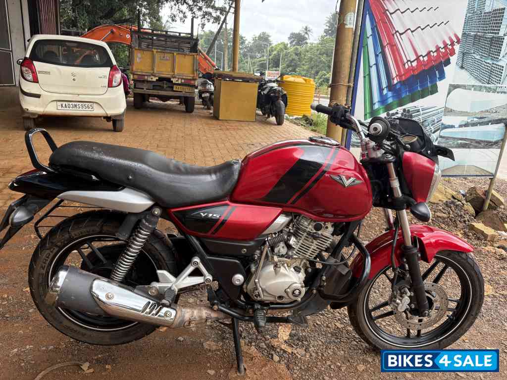 Bajaj V15