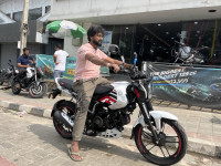 White Bajaj Freedom 125 NG04 Drum LED