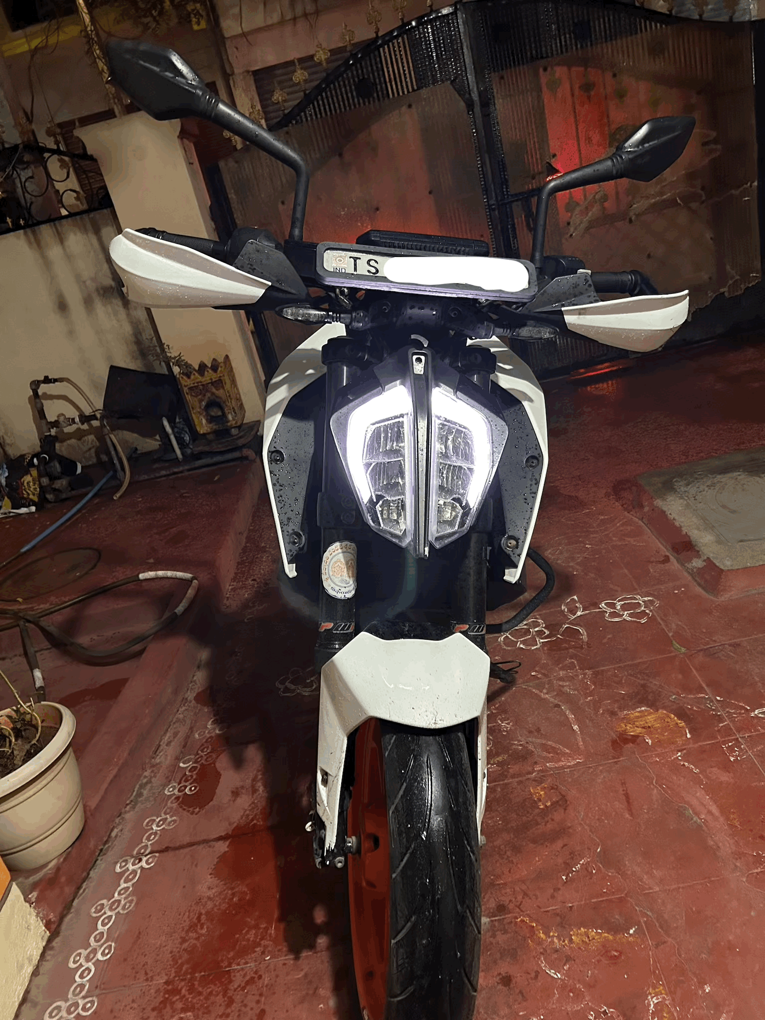 White KTM Duke 390 White KTM Duke 390