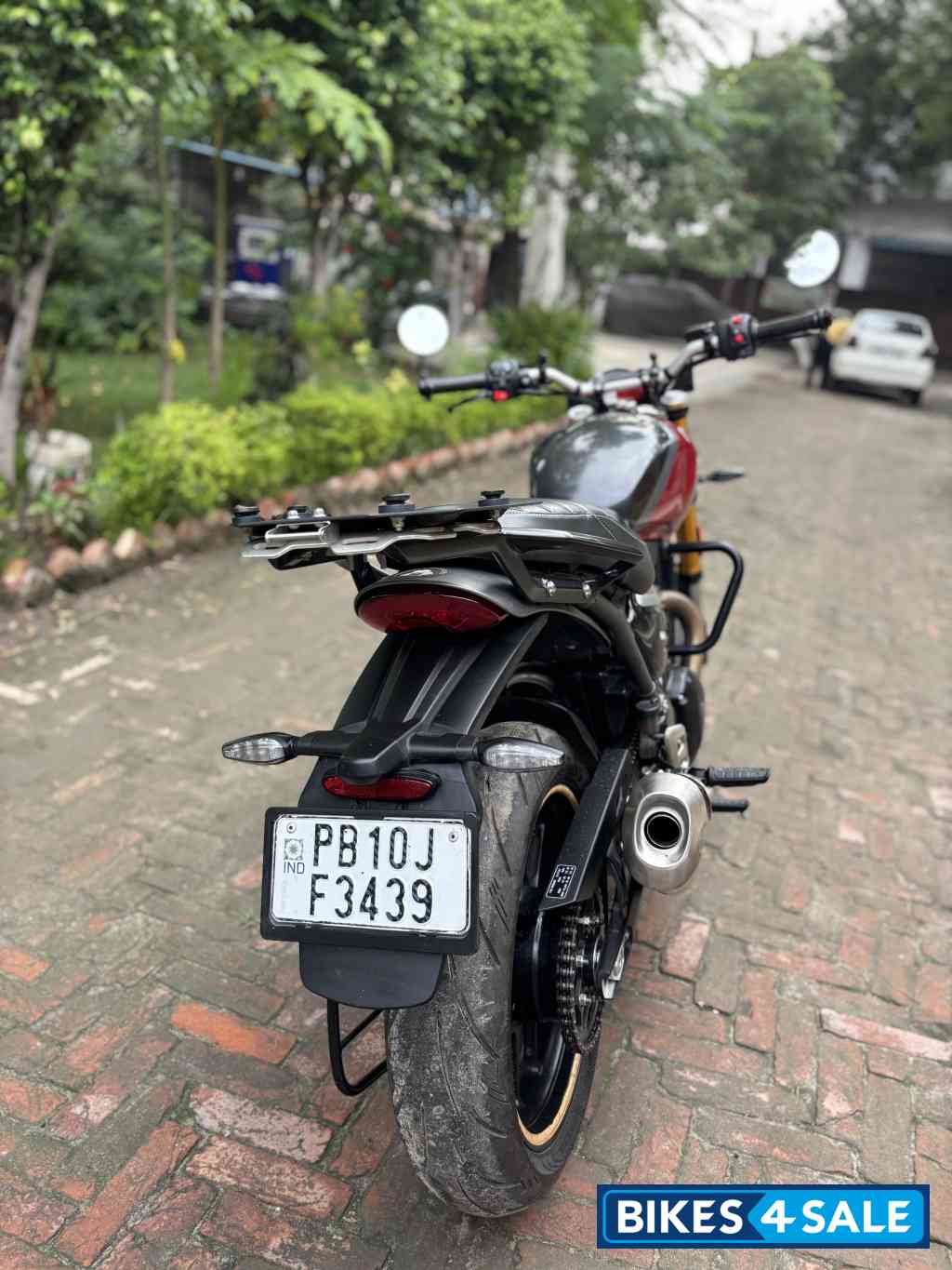 Red Triumph Speed 400