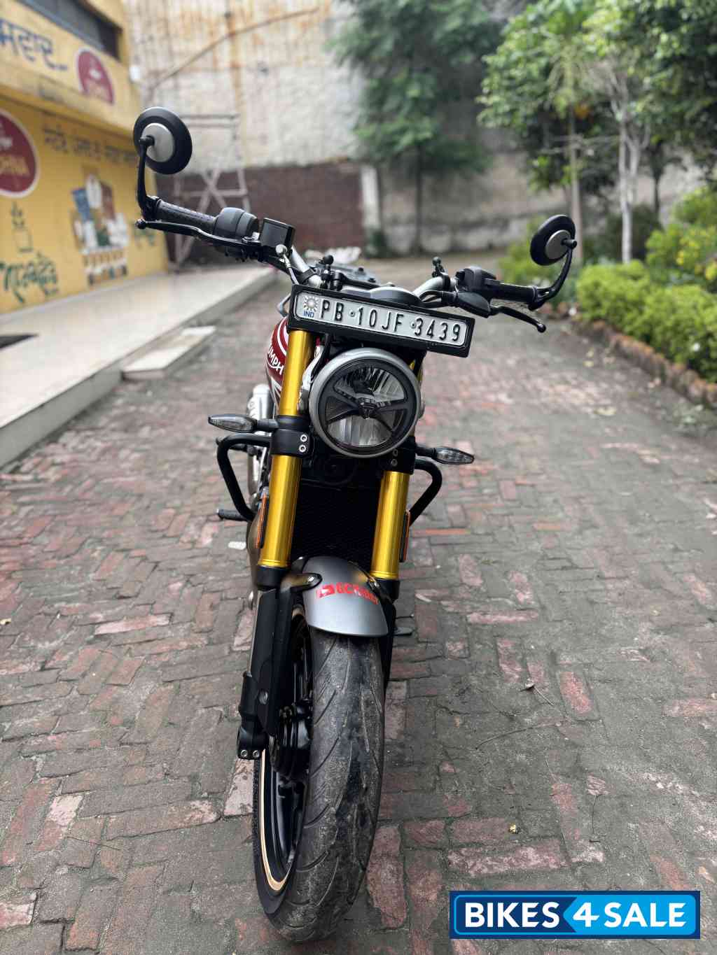 Red Triumph Speed 400