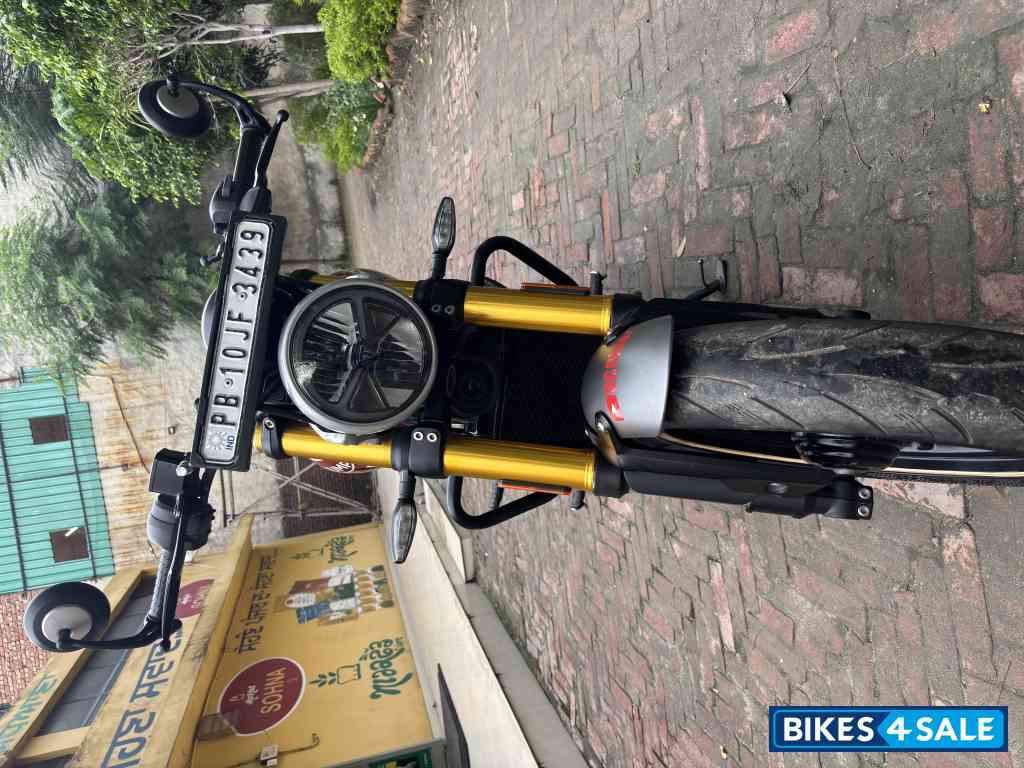 Red Triumph Speed 400