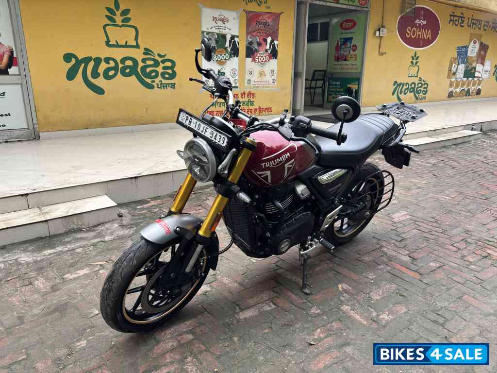 Red Triumph Speed 400