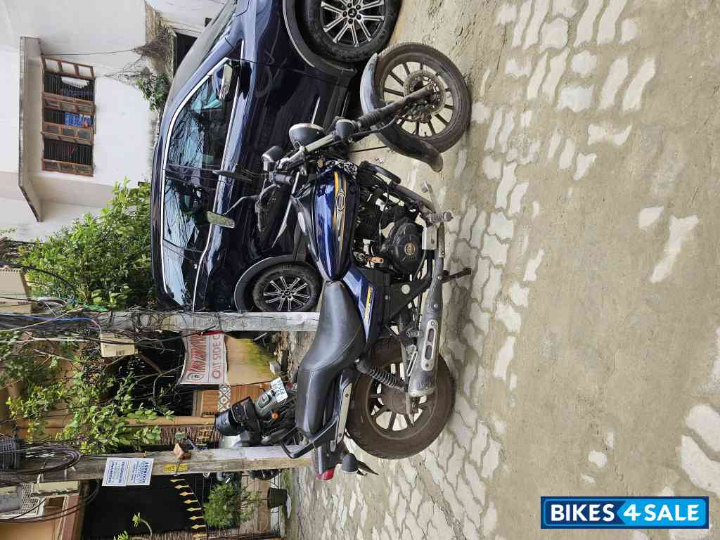 Blue Bajaj Avenger Street 150