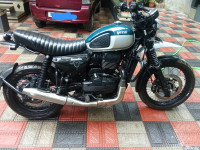 Yezdi Scrambler Dual Tone