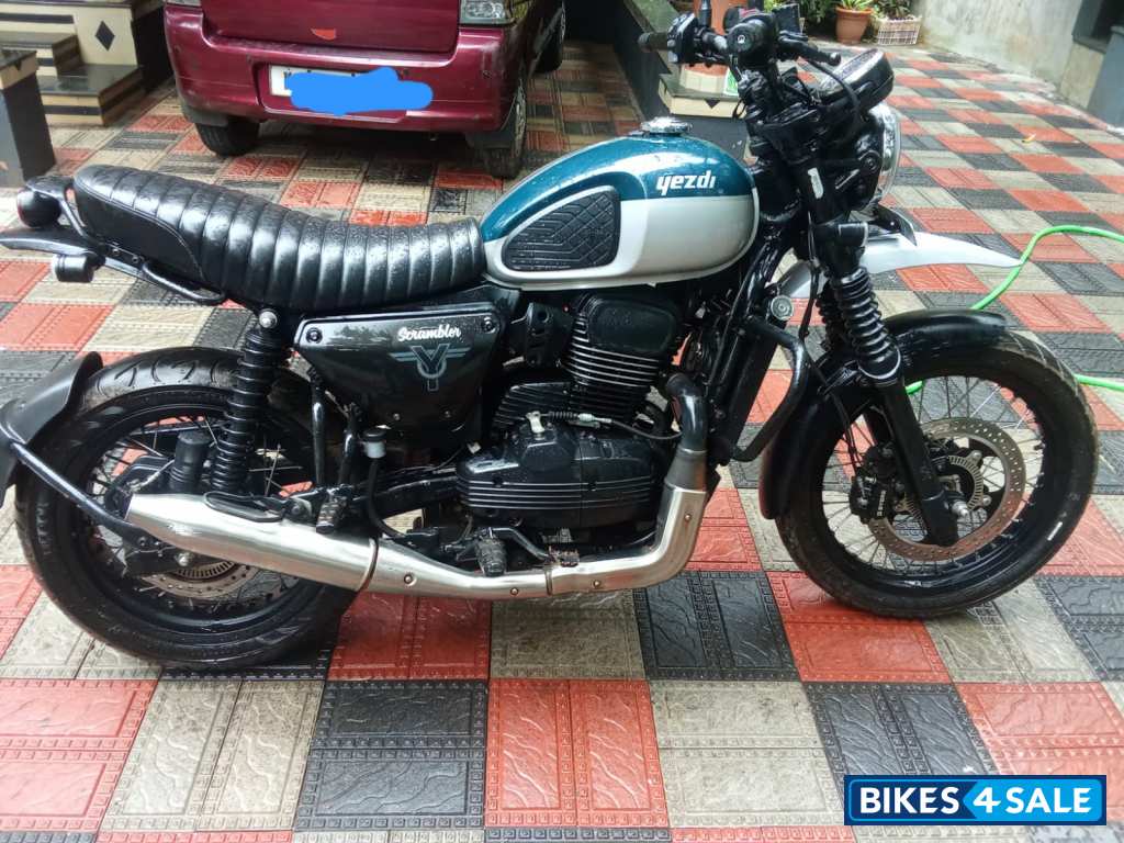 Yezdi Scrambler Dual Tone