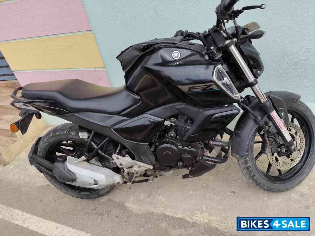 Black Yamaha FZ FI V3 BS6