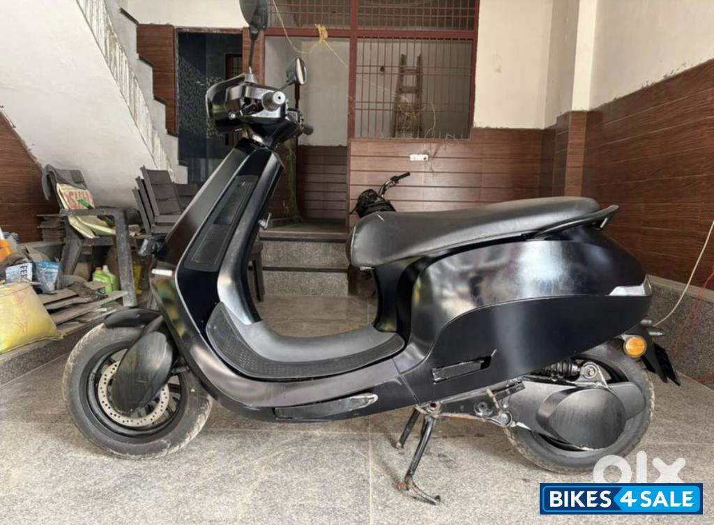 Matte Black Ola S1 Pro