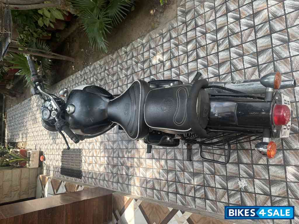 Black Royal Enfield Bullet 350