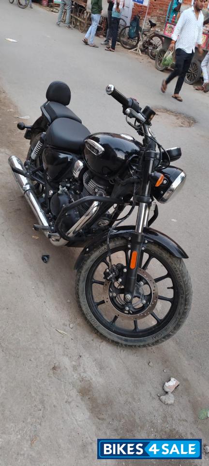 Black Royal Enfield Meteor 350 Stellar