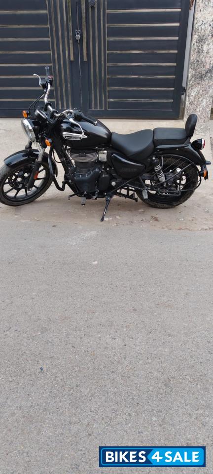 Black Royal Enfield Meteor 350 Stellar