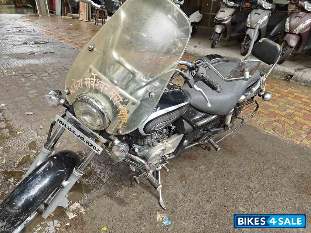 Black Bajaj Avenger Cruise 220
