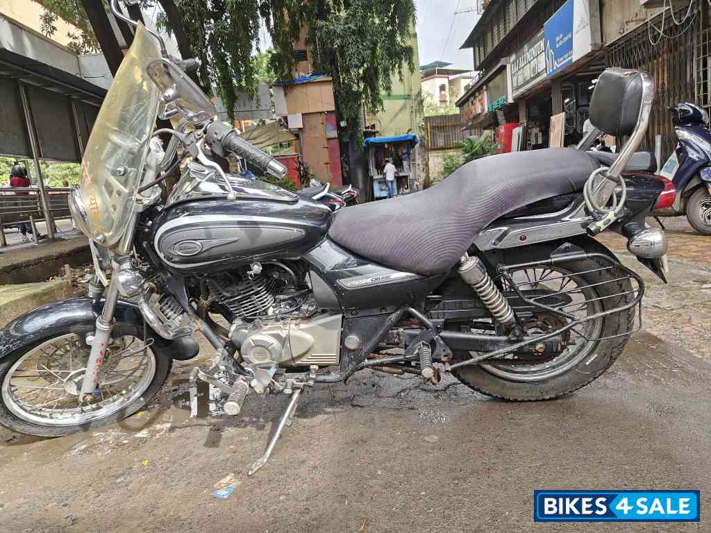 Black Bajaj Avenger Cruise 220