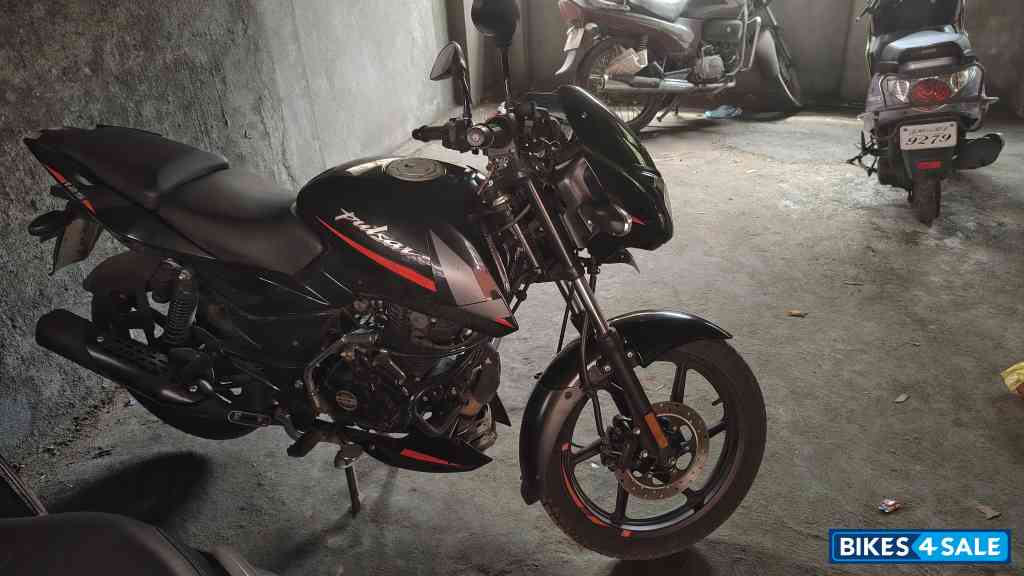 Black Bajaj Pulsar 125
