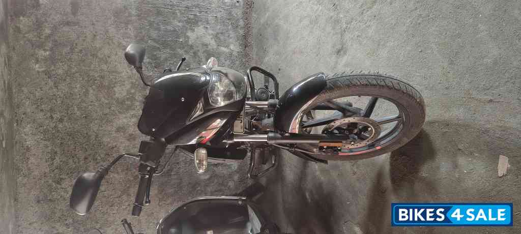 Black Bajaj Pulsar 125