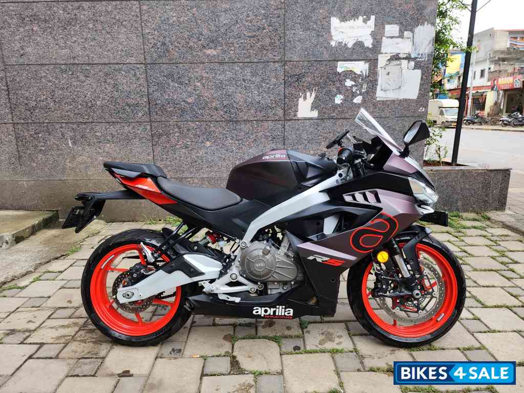 Prismatic Dark Aprilia RS 457