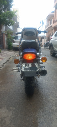 Blue Bajaj Avenger 220 DTS-i