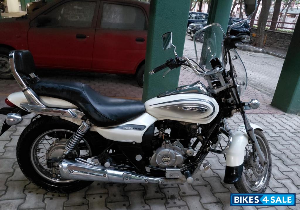 White & Black Bajaj Avenger Cruise 220
