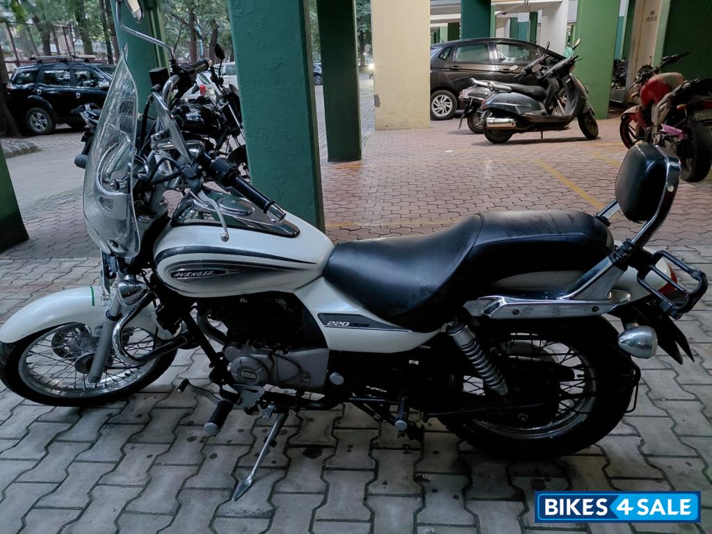 White & Black Bajaj Avenger Cruise 220 White & Black Bajaj Avenger Cruise 220