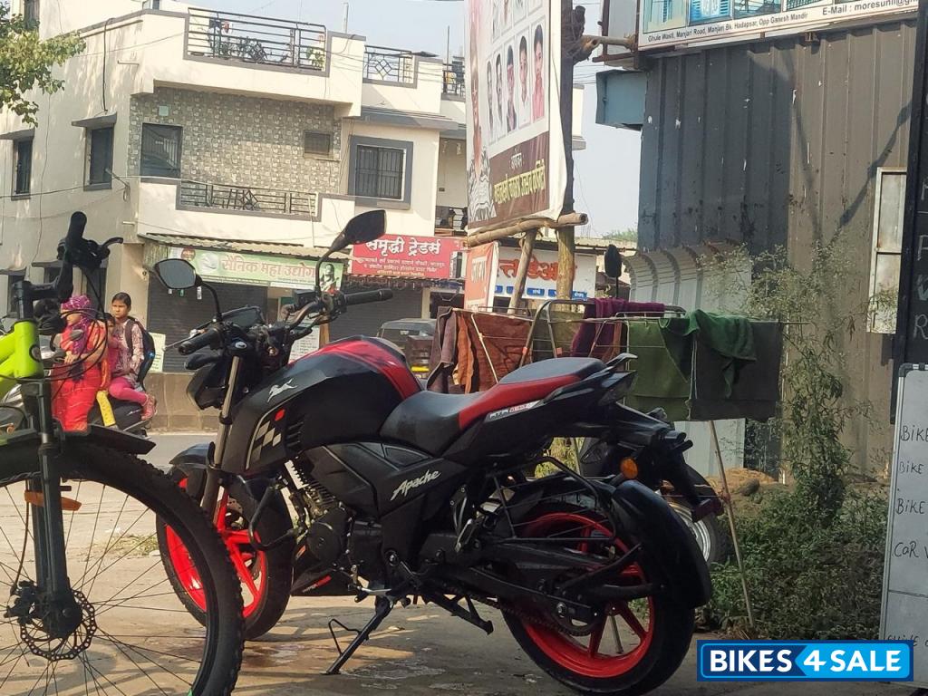 Matte Black TVS Apache RTR 160 4V