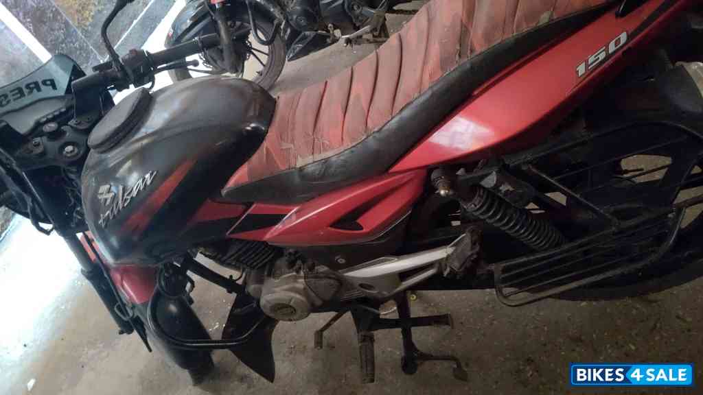 Black & Wine Bajaj Pulsar 150 DTSi
