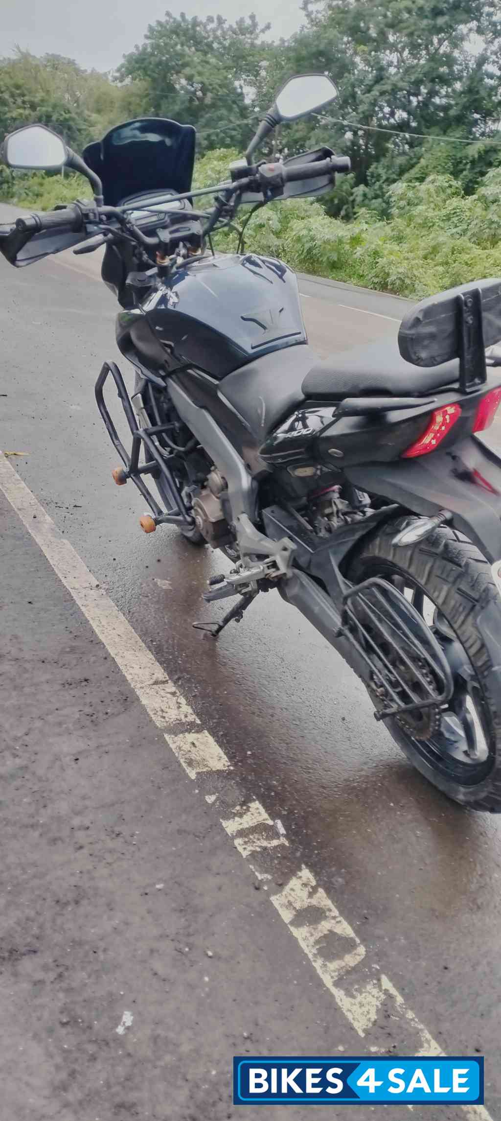 Midnight Blue Bajaj Dominar 400