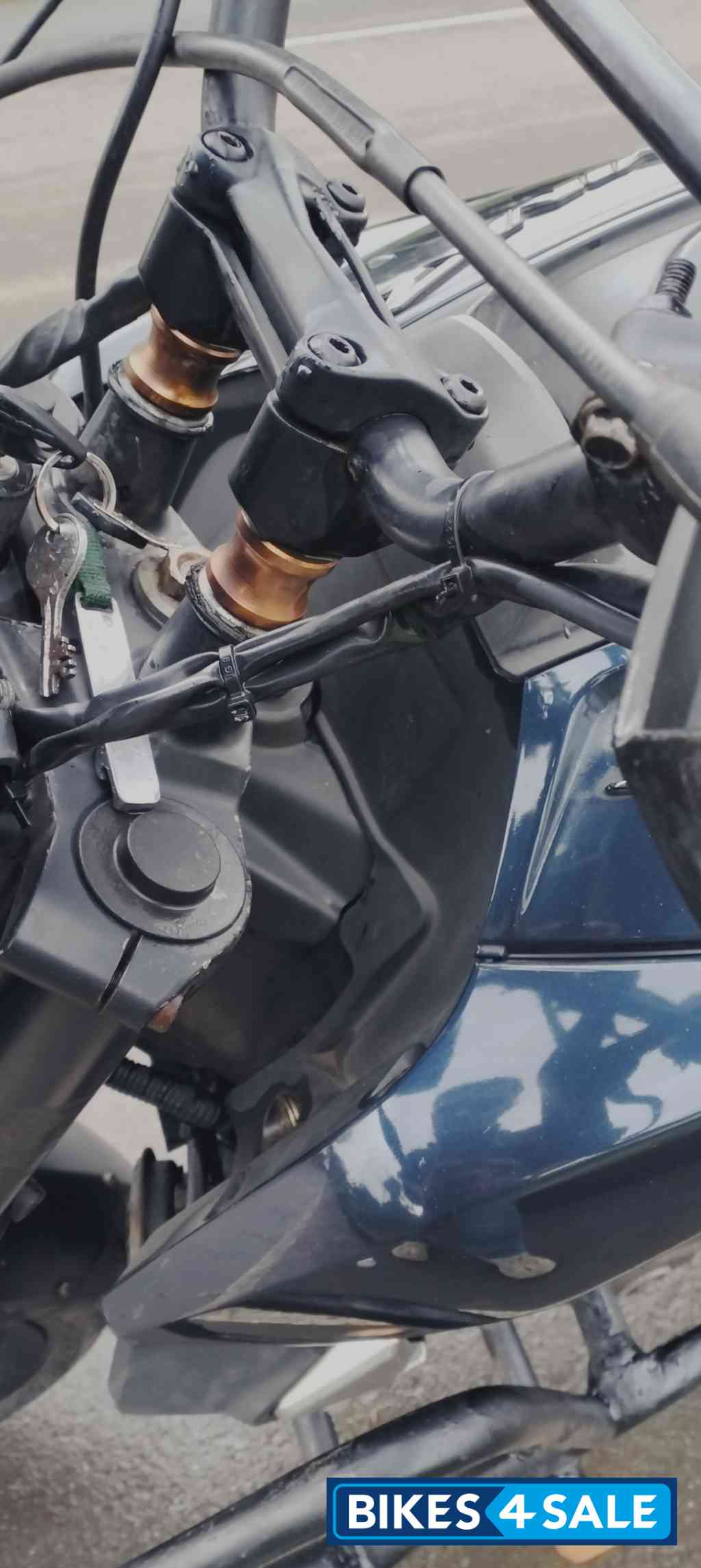 Midnight Blue Bajaj Dominar 400