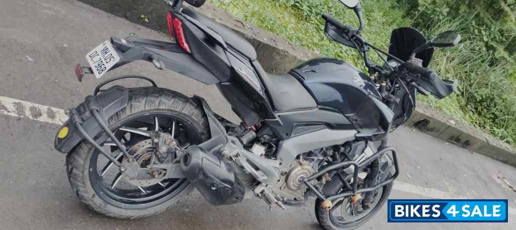 Midnight Blue Bajaj Dominar 400