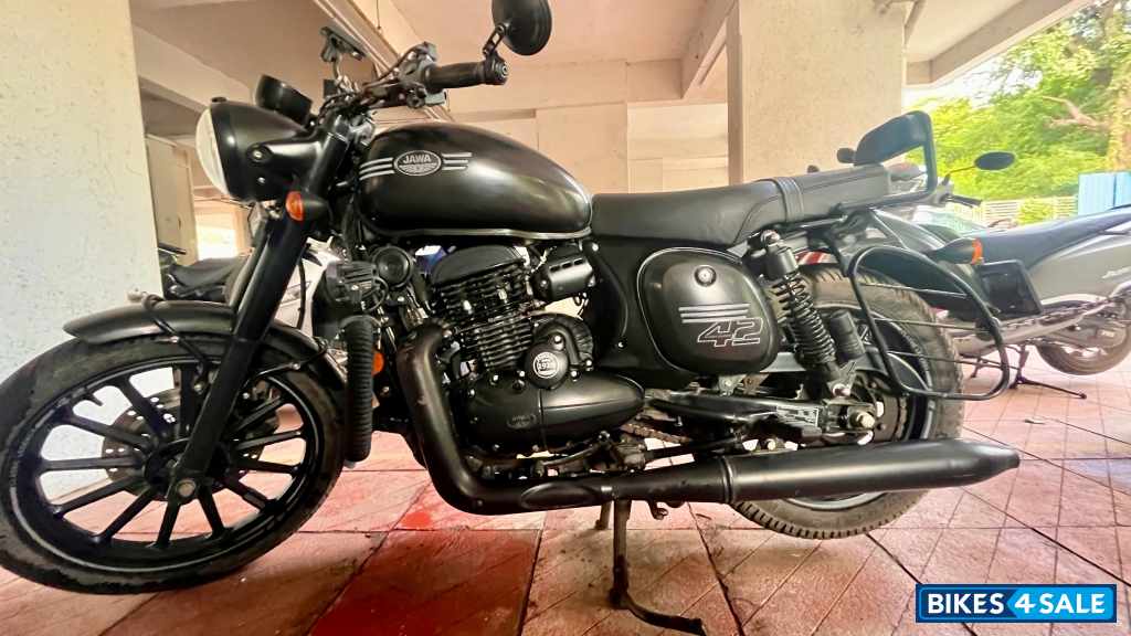 Jawa 42 Dual Channel ABS Cosmic Carbon